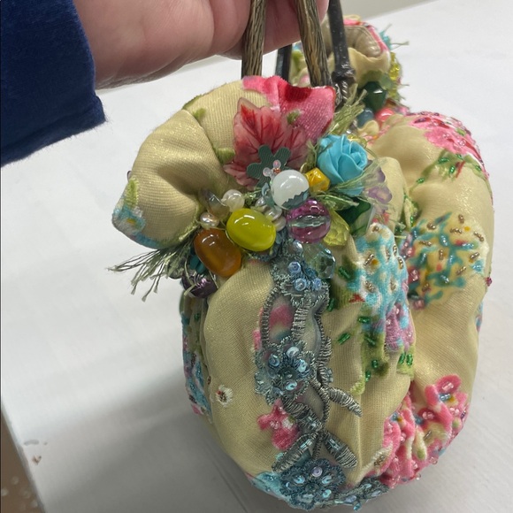 Mary Frances Bridgerton Style 🌸 Floral Beaded Handbag 🌸 Gold Satin Fringe Purse - Picture 4 of 8